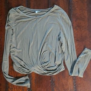 Sozy Kendall long sleeve crop- olive size L